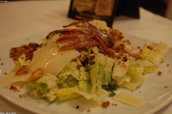 Ensalada César con Pollo Crujiente